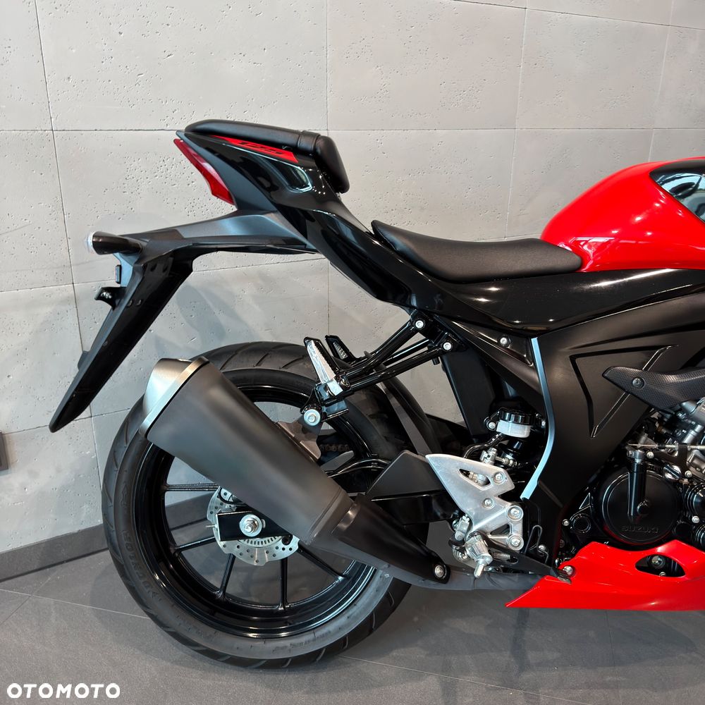 Suzuki GSX - 6