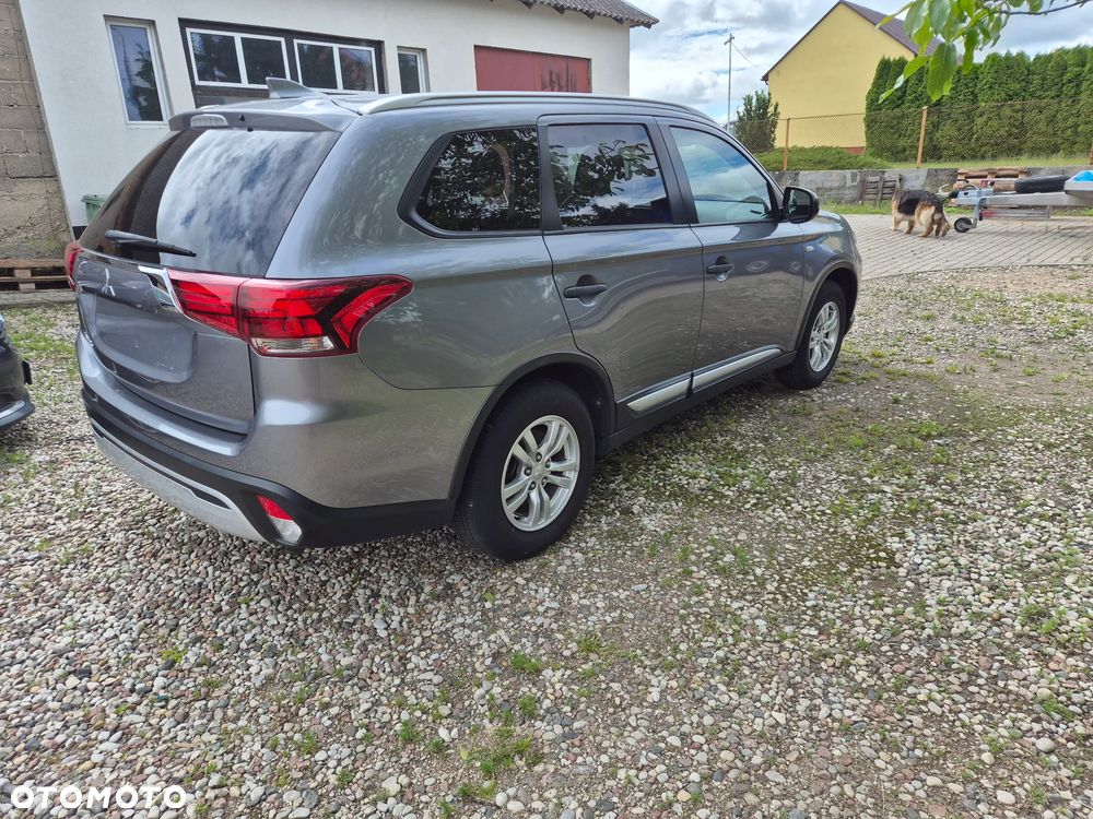 Mitsubishi Outlander - 3