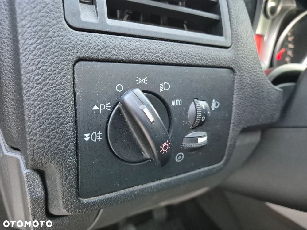 Ford Kuga 2.0 TDCi 2x4 Titanium - 10