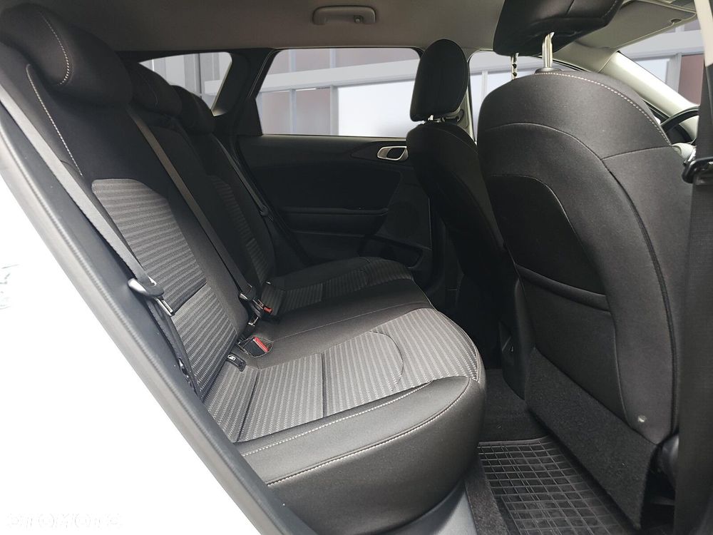 Kia Ceed 1.5 T-GDI M - 12