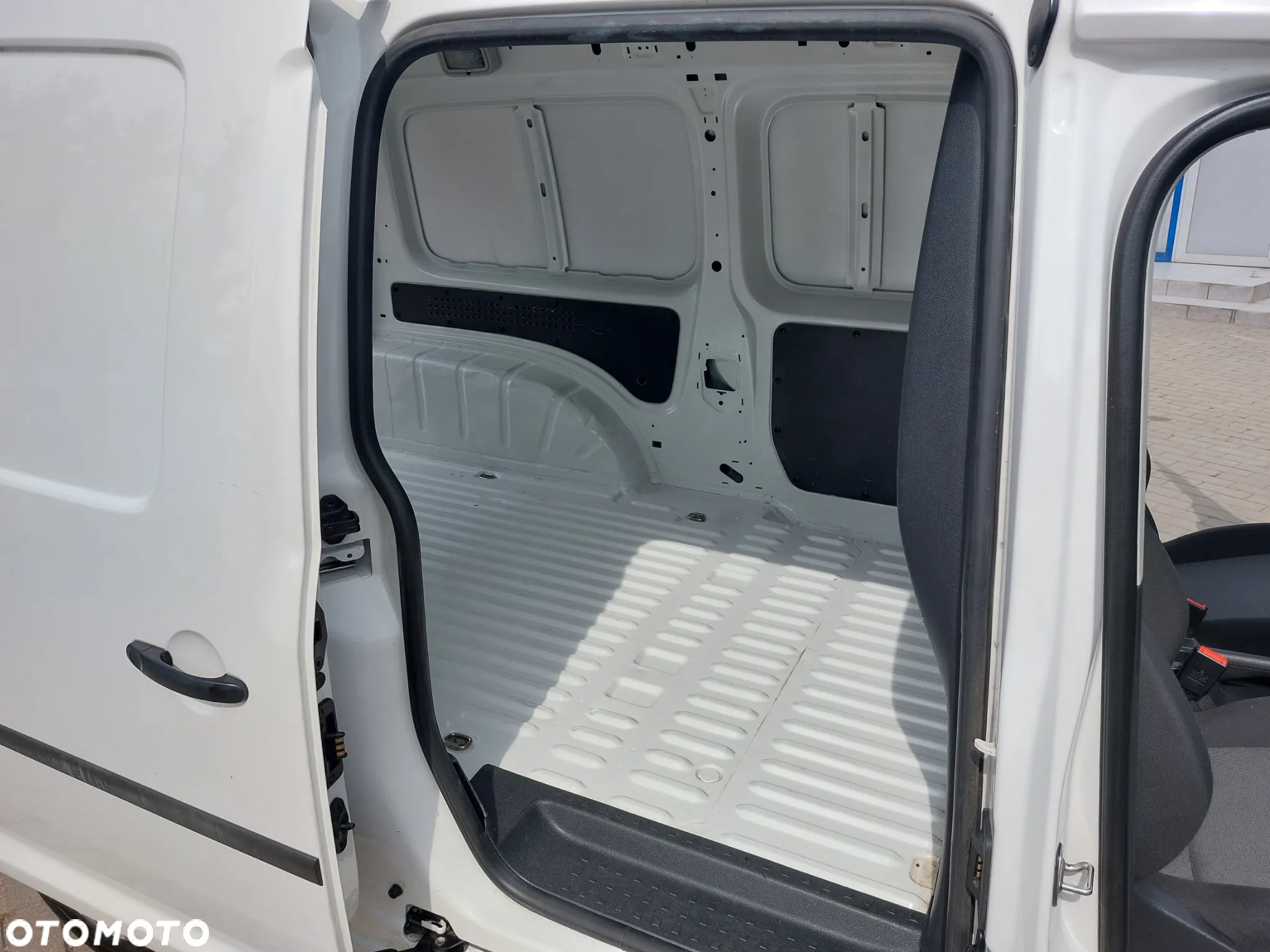 Volkswagen Caddy 2.0 TDI Comfortline - 18