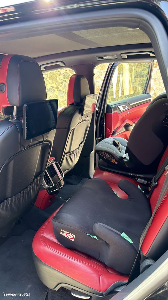 Porsche Cayenne S - 16