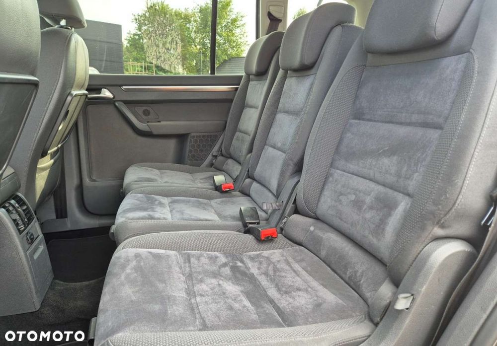 Volkswagen Touran - 11