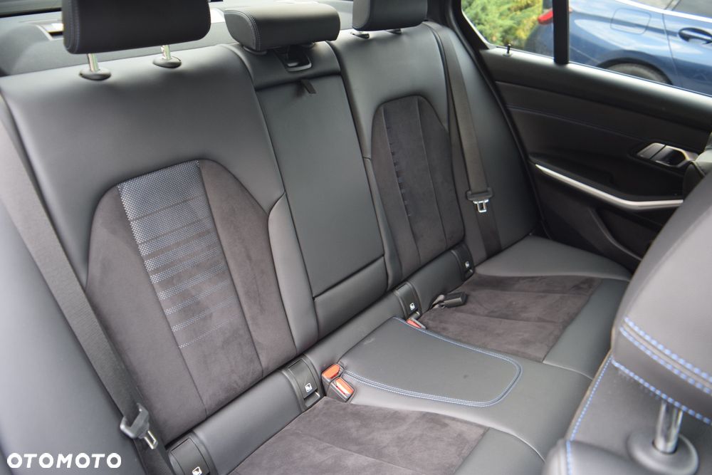 BMW Seria 3 320d xDrive M Sport sport - 23