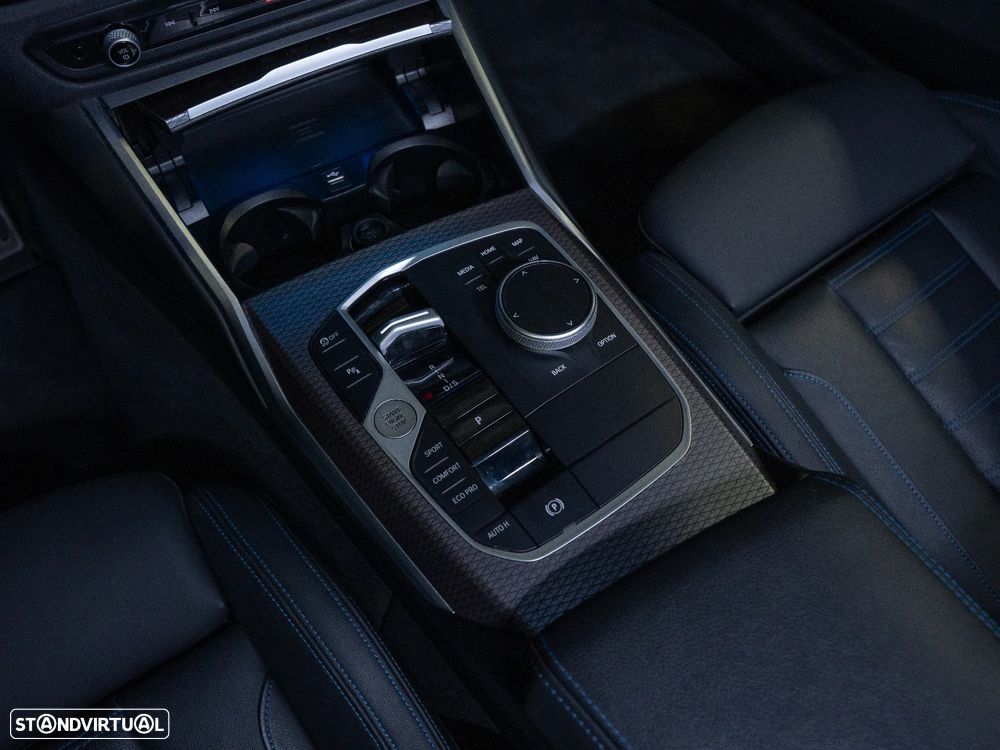 BMW 320 d Touring Pack Desportivo M Auto - 16