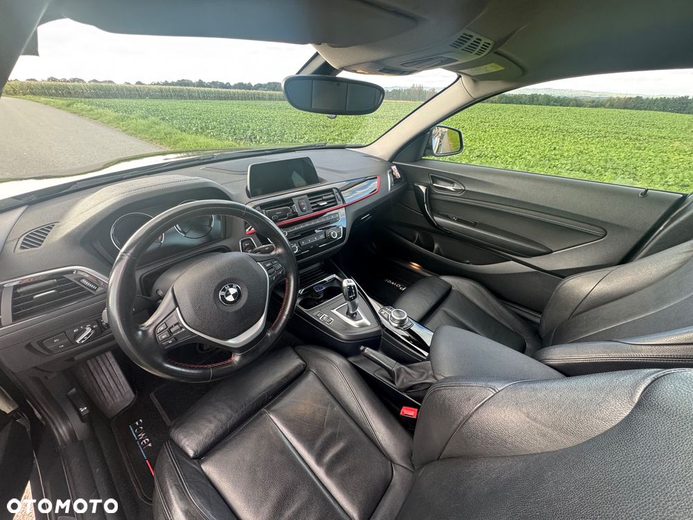 BMW Seria 2 218d - 11