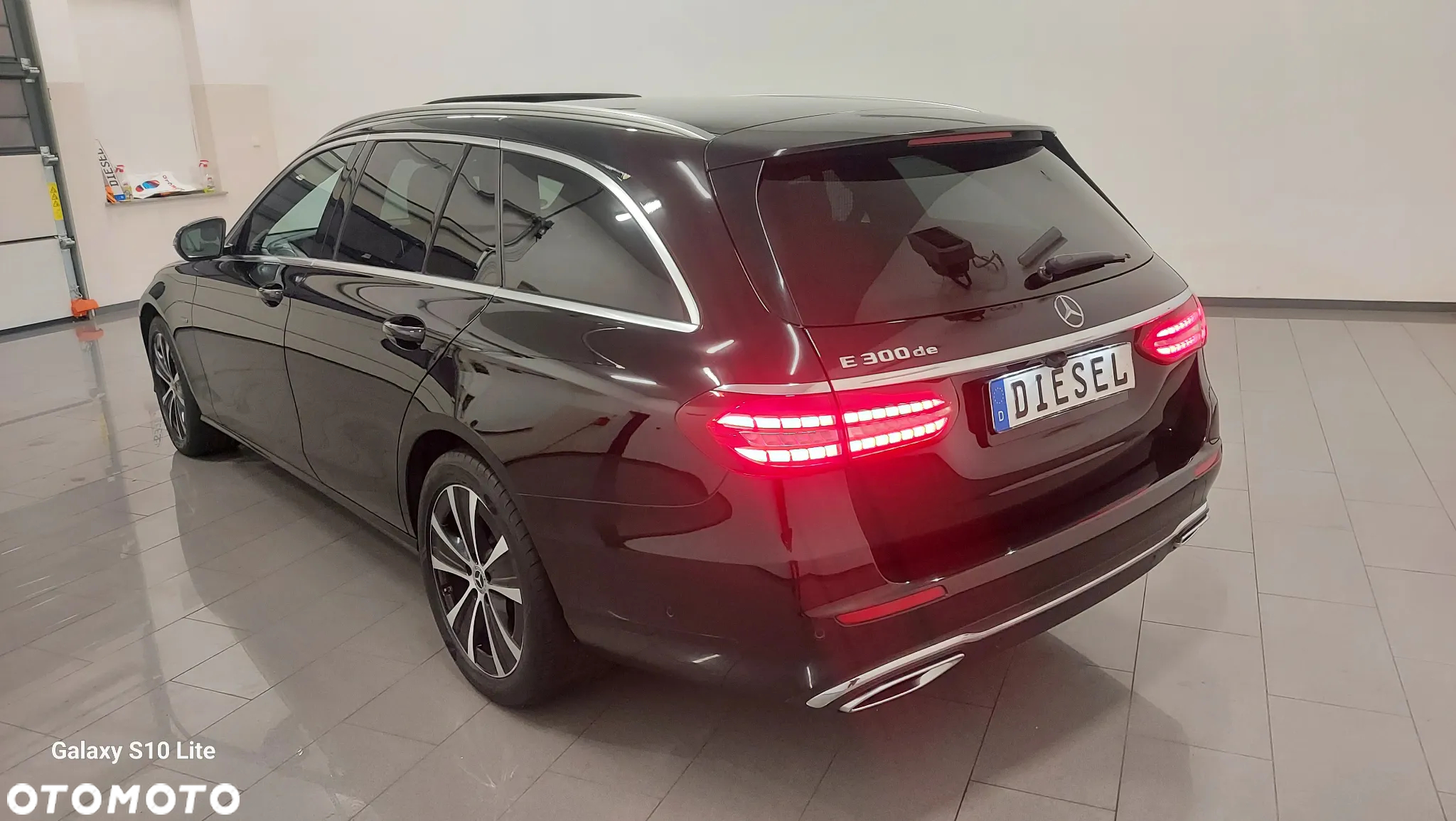 Mercedes-Benz Klasa E 300 de 4Matic 9G-TRONIC AMG Line - 4