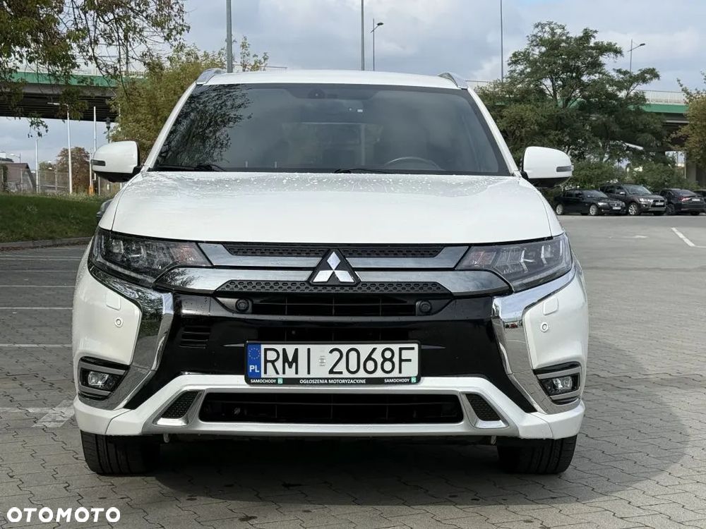 Mitsubishi Outlander - 2