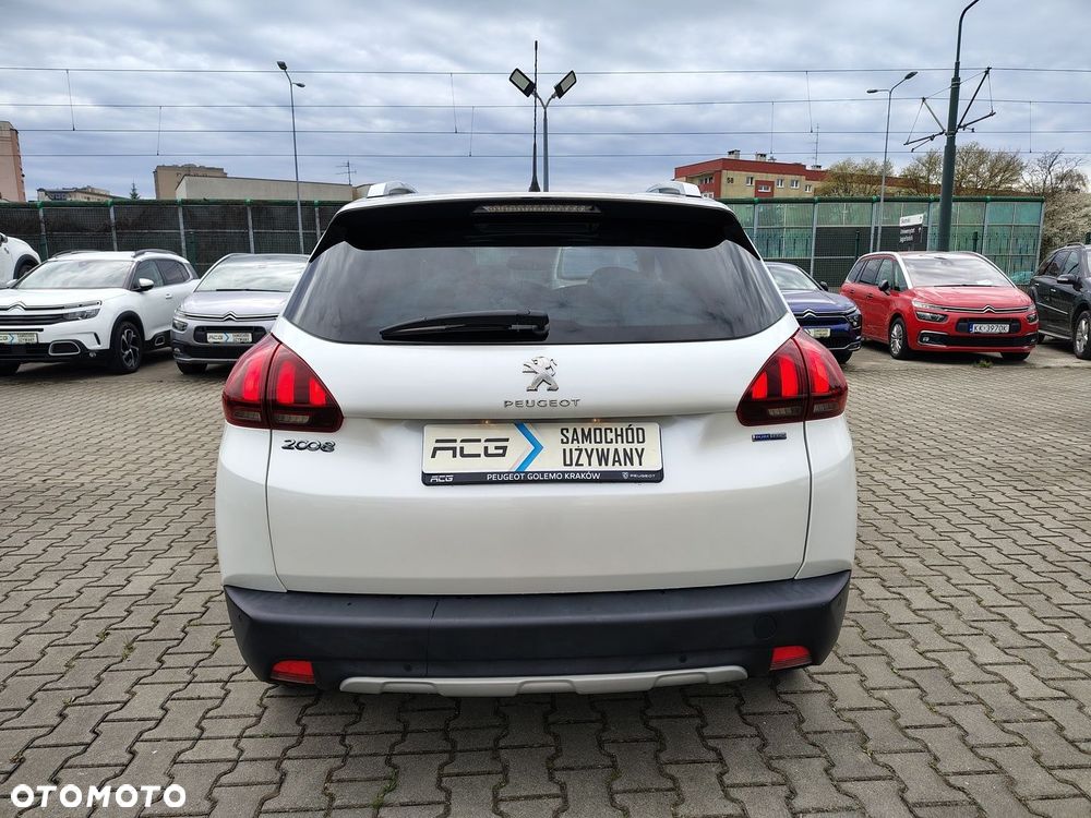 Peugeot 2008 1.2 Pure Tech Allure S&S - 6