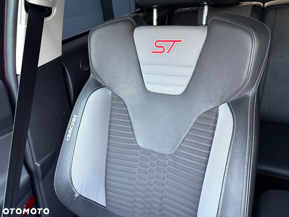 Ford Focus SW 1.0 EcoBoost S&S ST-Line - 29