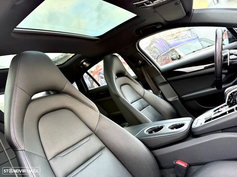 Porsche Panamera 4 E-Hybrid - 30