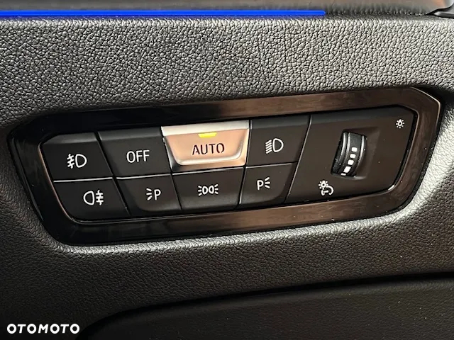 BMW Seria 3 318d Sport Line - 28