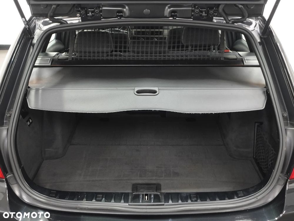 BMW Seria 3 318i - 23