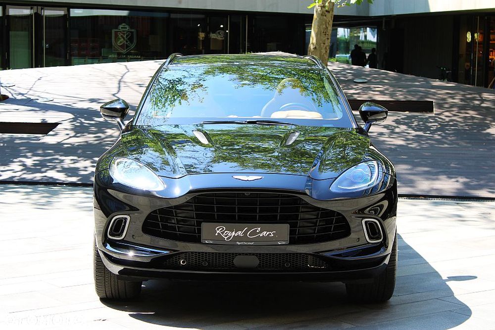 Aston Martin DBX - 7