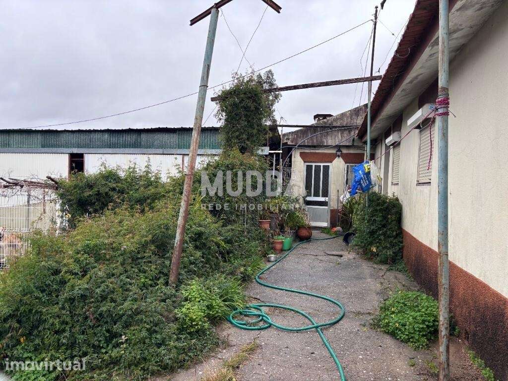 Moradia em Ruina em Terreno Industrial 1.819 m2 em S. João da Madeira - Grande imagem: 5/11