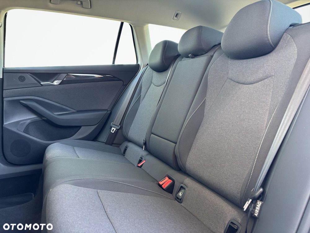 Volkswagen Passat Variant 2.0 TDI SCR DSG - 15