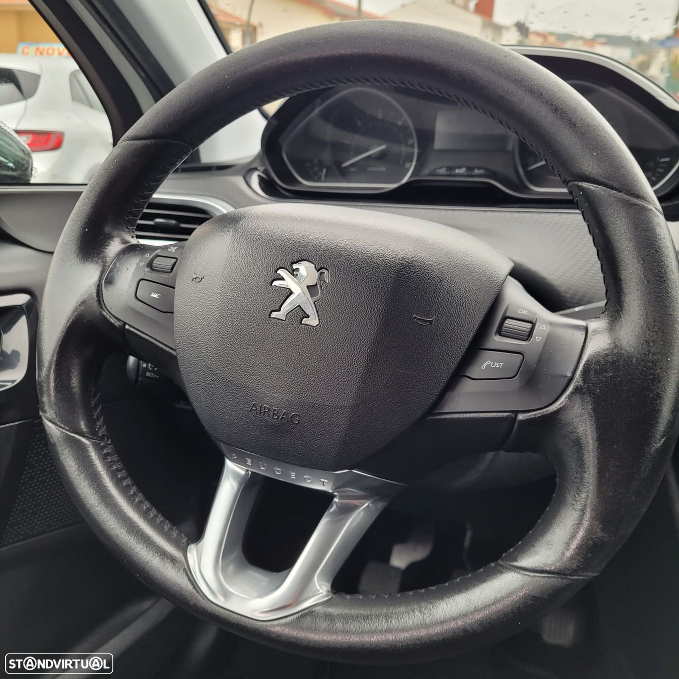Peugeot 208 1.6 BlueHDi Style - 11