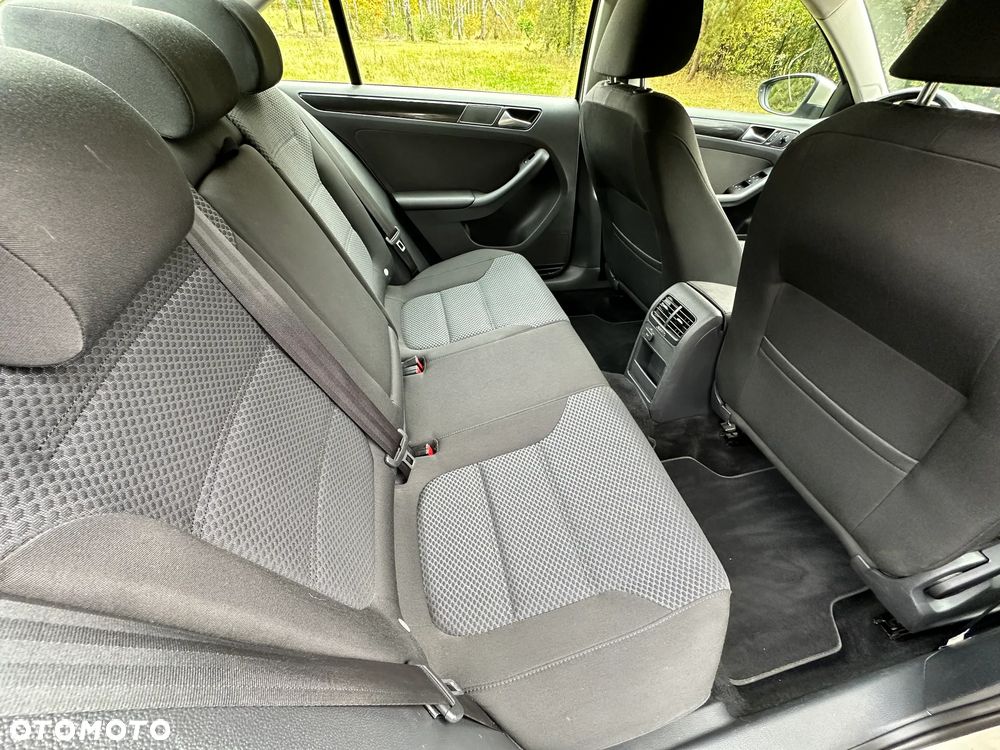 Volkswagen Jetta 1.2 TSI BlueMotion Technology Comfortline - 25