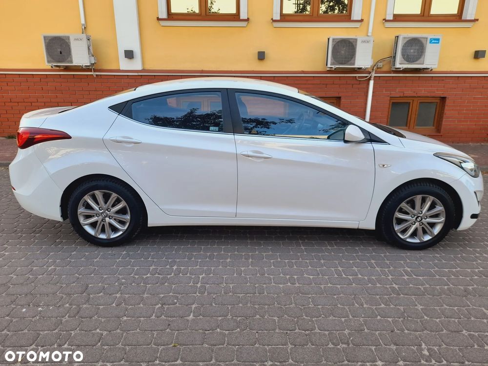 Hyundai Elantra 1.6 Comfort - 4