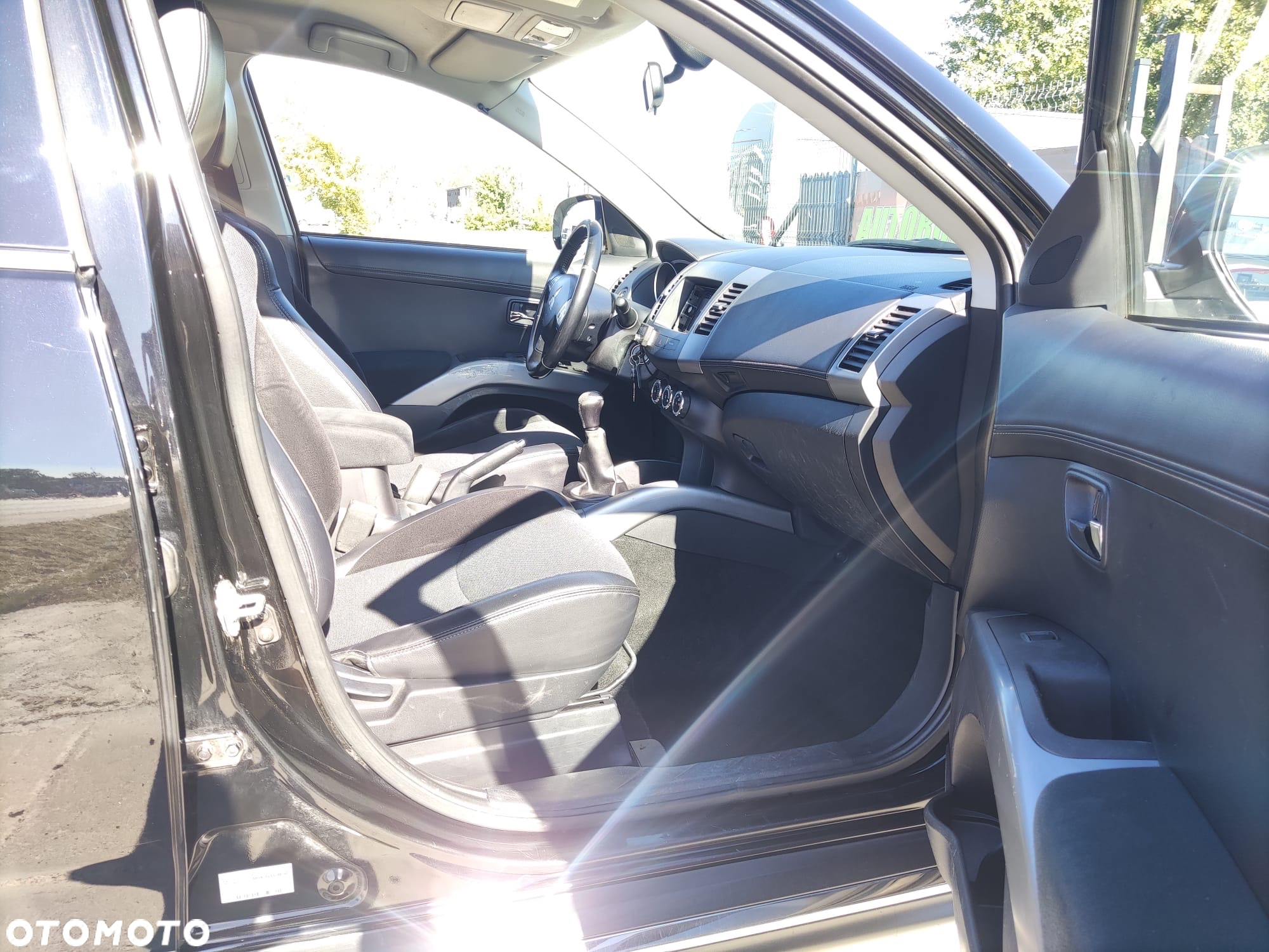 Mitsubishi Outlander 2.0 Intense + NAVI 2WD EU5 - 13