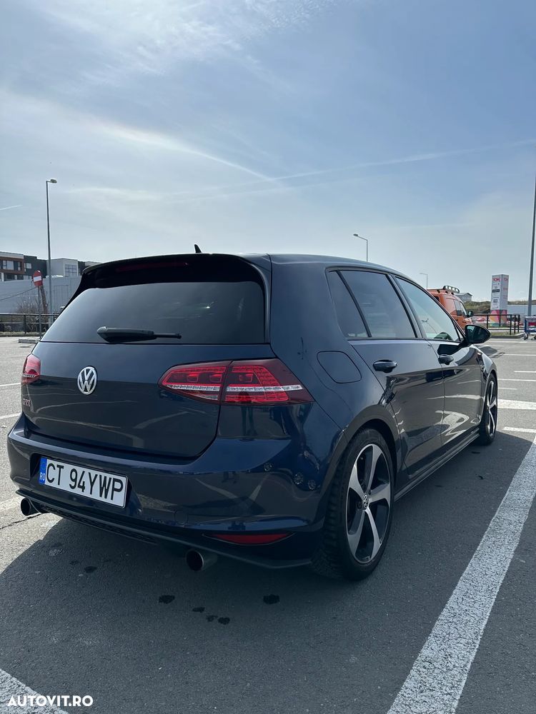 Volkswagen Golf - 3
