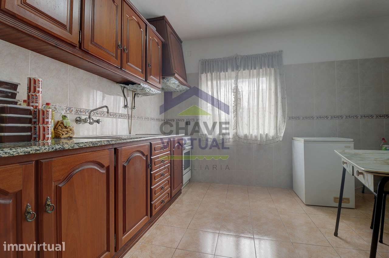 Moradia V2+1 com Terreno e Garagem - Delgada, Bombarral - Grande imagem: 3/41