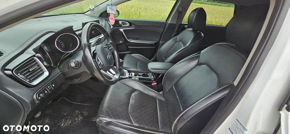 Kia Ceed - 10