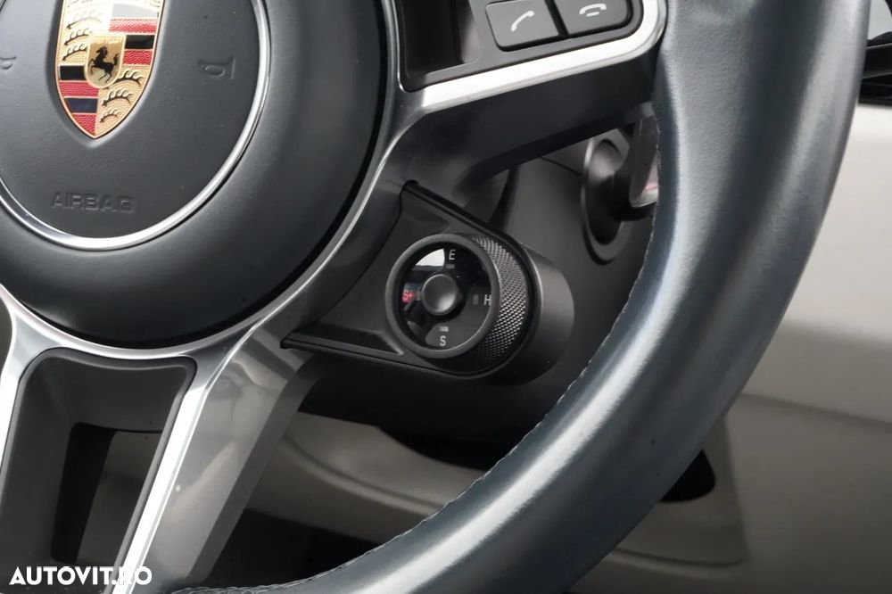 Porsche Cayenne - 24