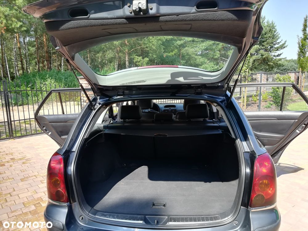 Toyota Avensis - 8