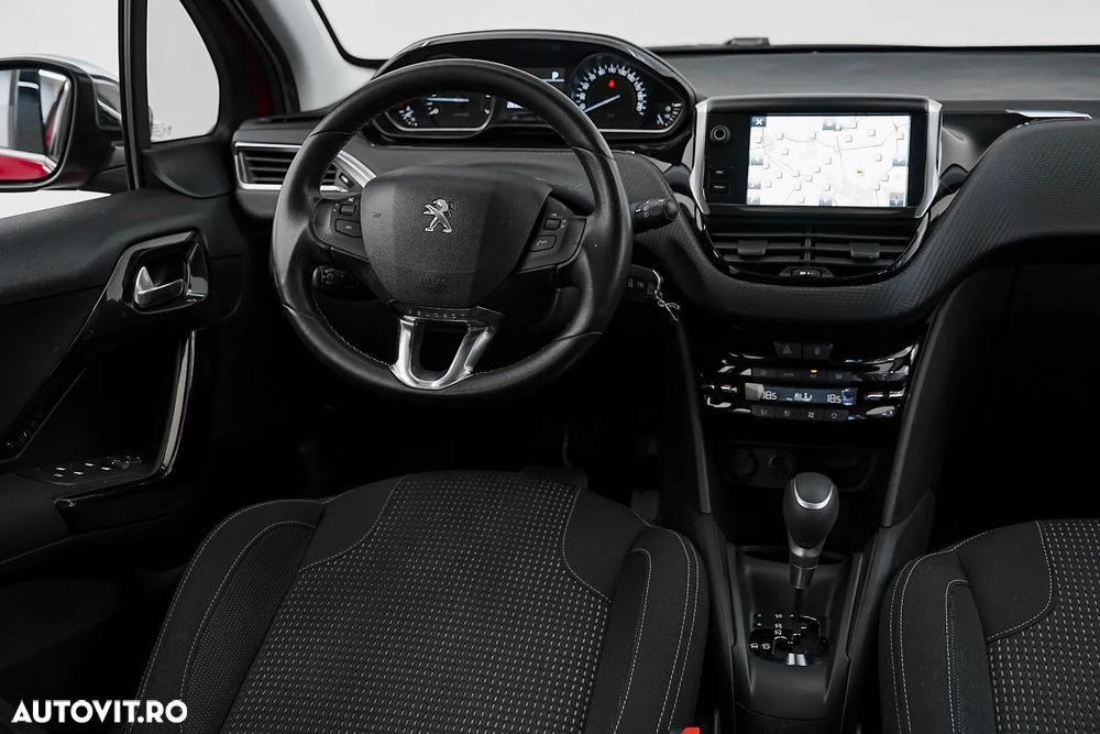 Peugeot 208 PureTech 110 Stop & Start EAT6 Signature - 8