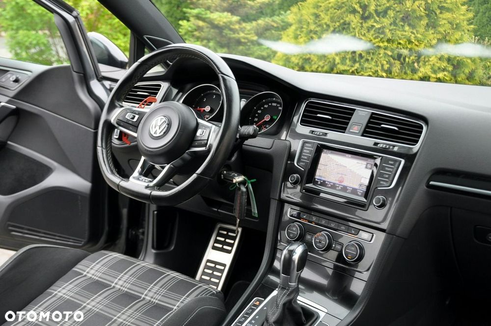 Volkswagen Golf - 25