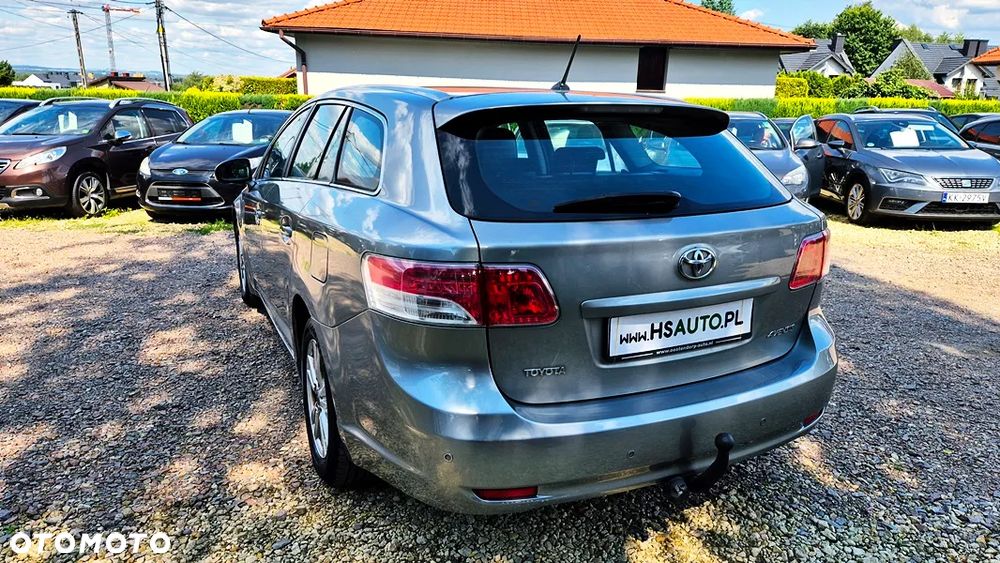 Toyota Avensis - 20
