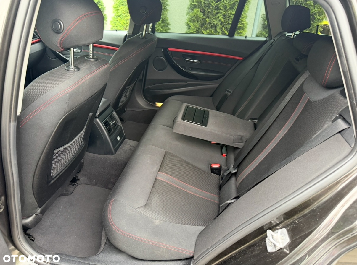 BMW Seria 3 320d Touring xDrive Sport Line - 17