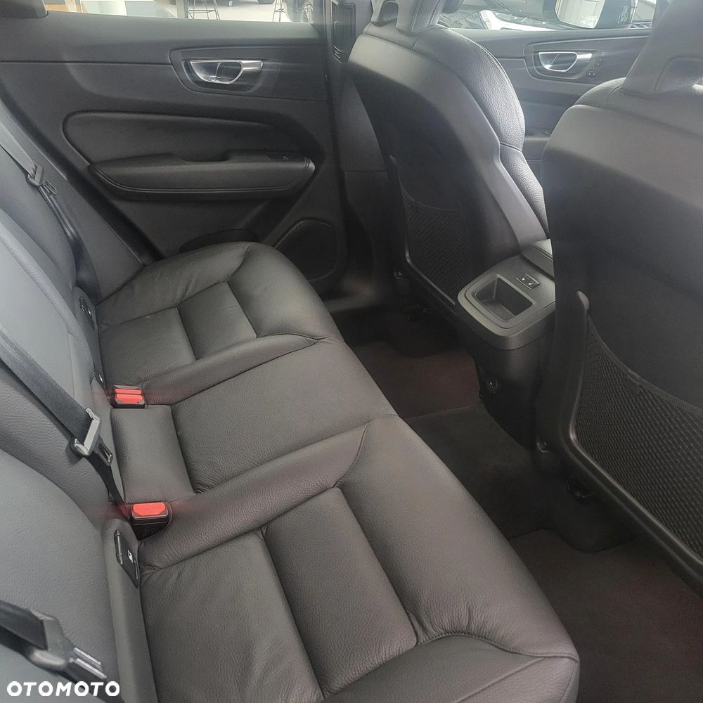 Volvo XC 60 B5 B AWD Plus Dark - 12