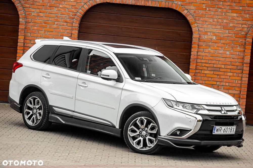 Mitsubishi Outlander 2.2 DID Instyle Navi 4WD - 2