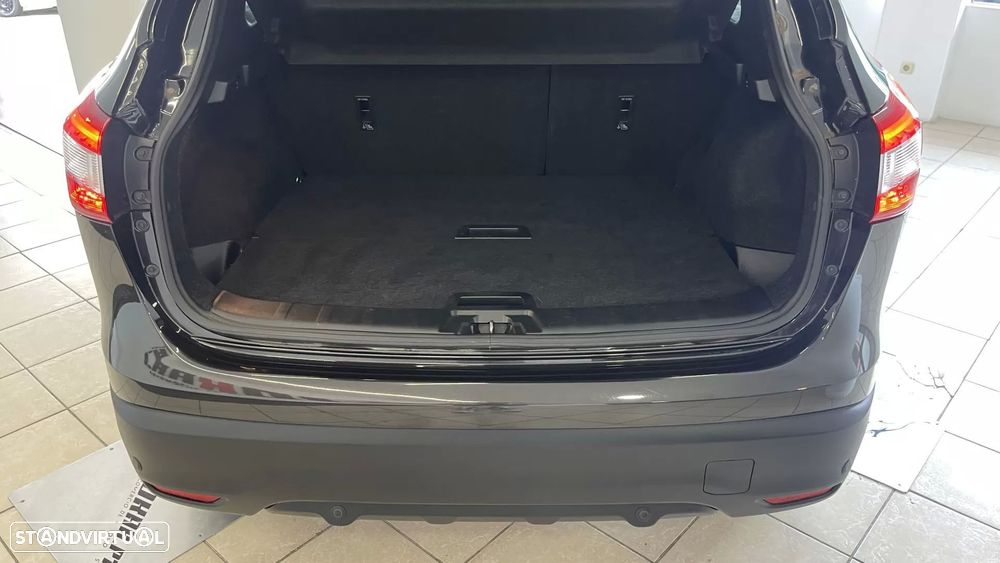 Nissan Qashqai 1.5 dCi N-Connecta 18 - 19