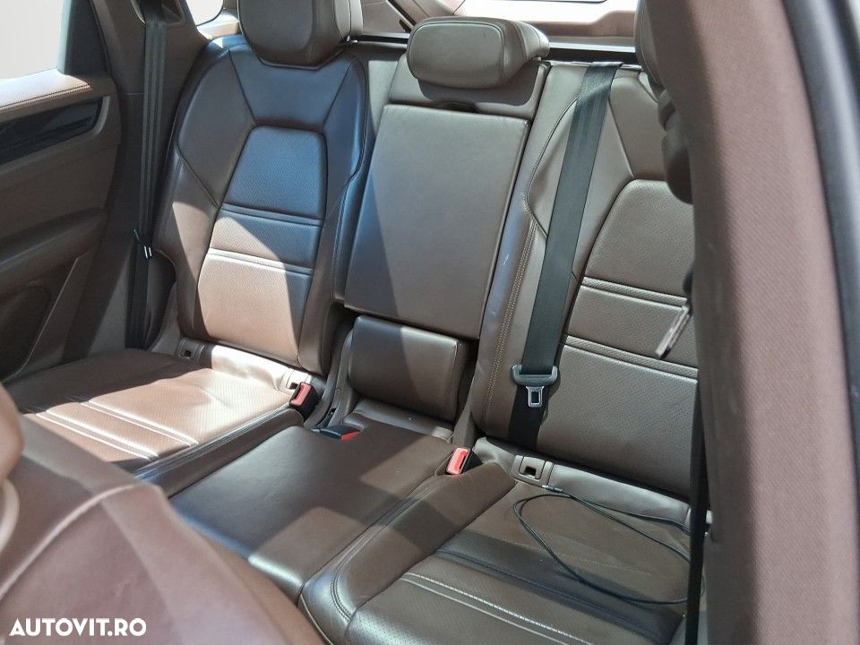 Porsche Cayenne - 24