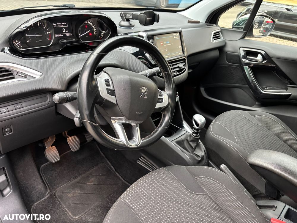 Peugeot 208 1.2 L PureTech Turbo Allure - 9