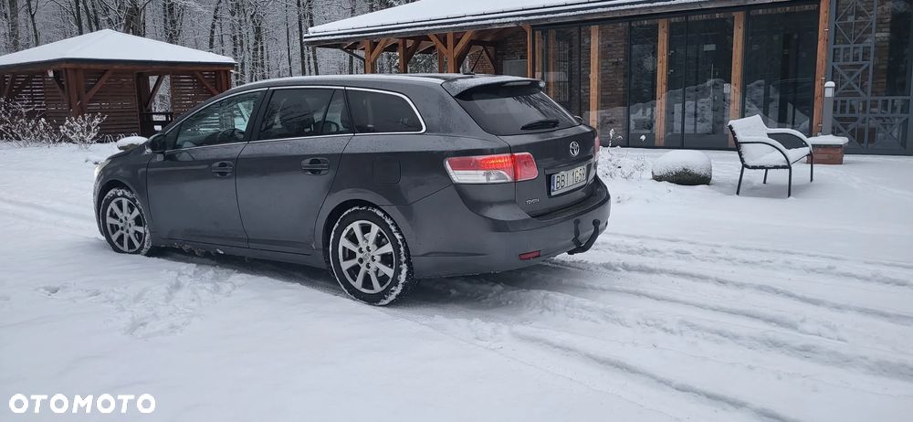 Toyota Avensis 2.0 D-4D Executive - 5