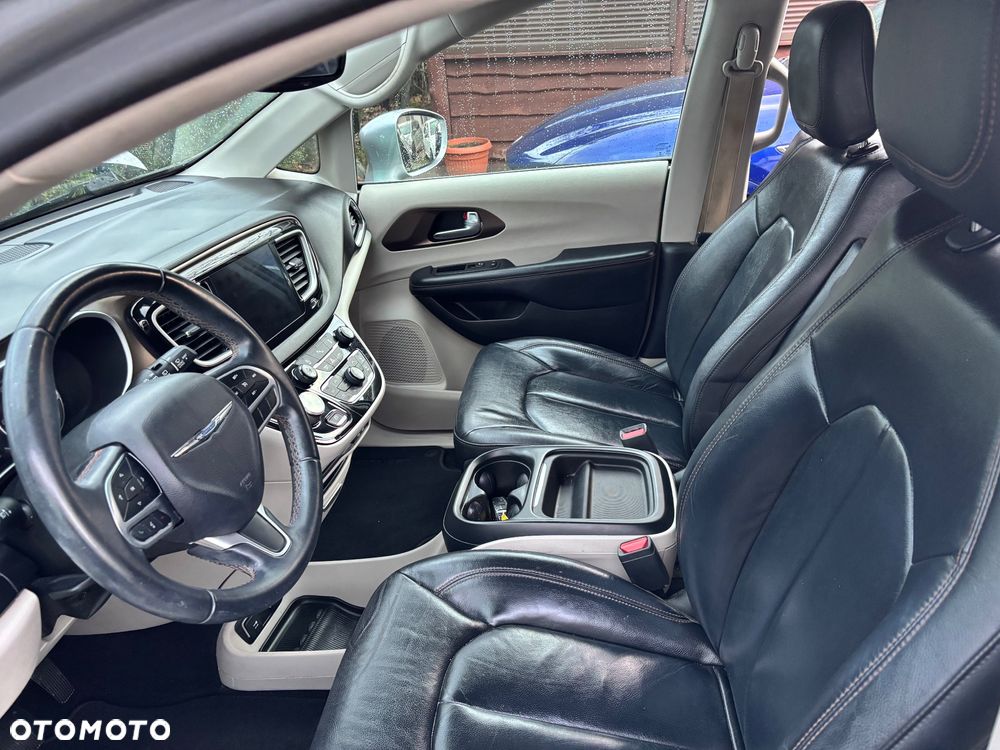 Chrysler Pacifica - 13