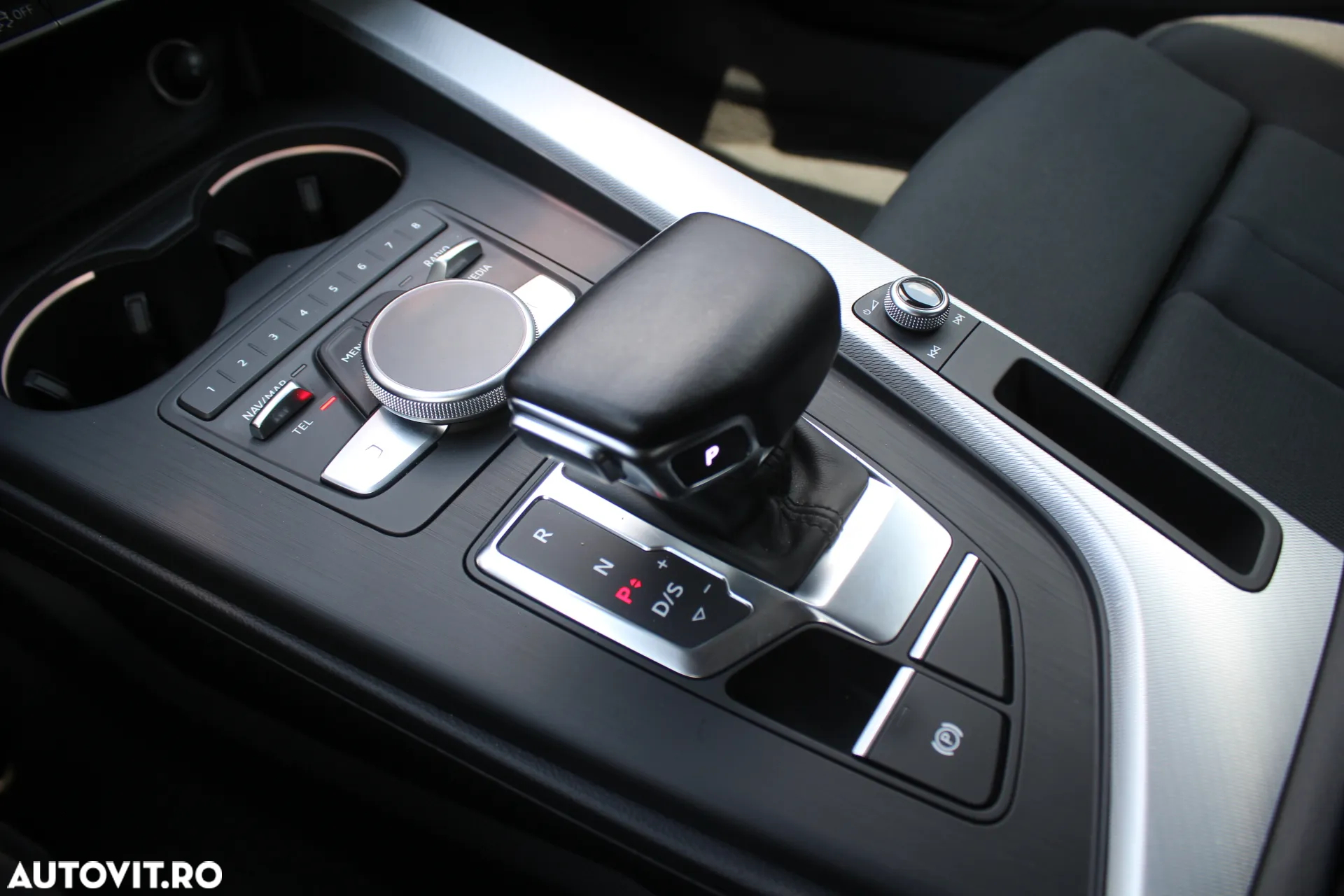 Audi A4 2.0 TDI S tronic - 8