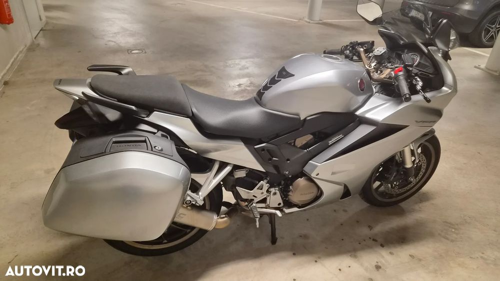 Honda VFR 800F V-Tec - 10