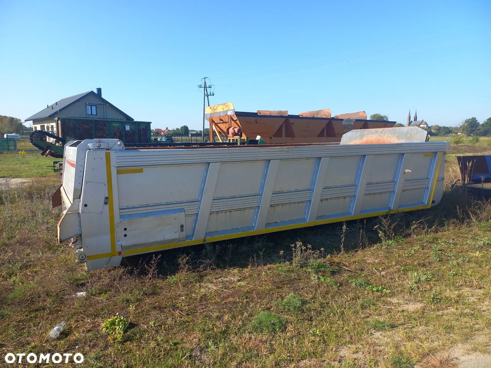 Zabudowa Fliegl kiper, wywrot , ruchoma podłoga idelana do masy ,pracy na hali lub remontów dróg - precyzyjne dozowanie hydrauliką - likwidacja firmy-licytacja - 2