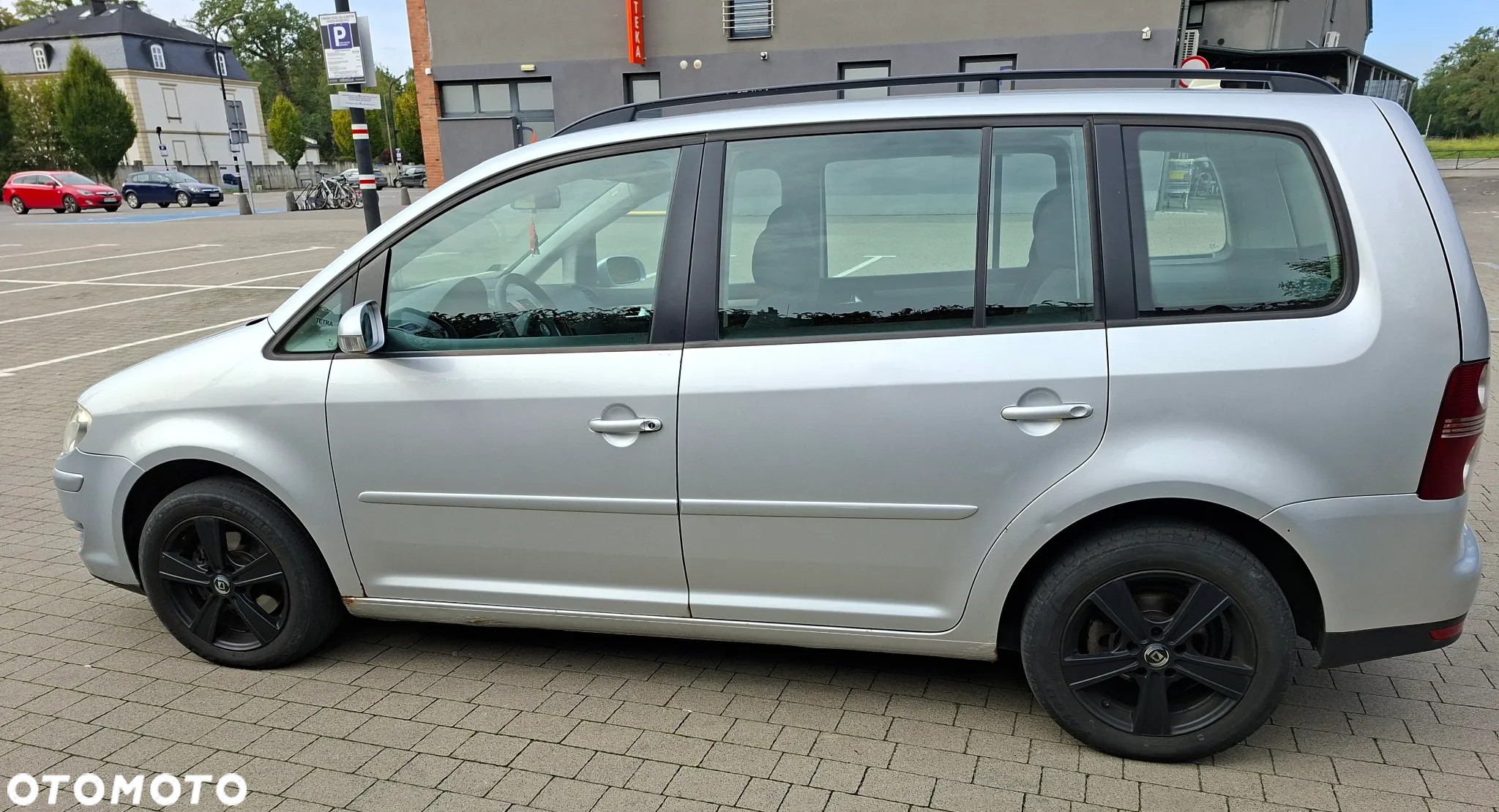 Volkswagen Touran 1.9 TDI DSG Trendline - 4