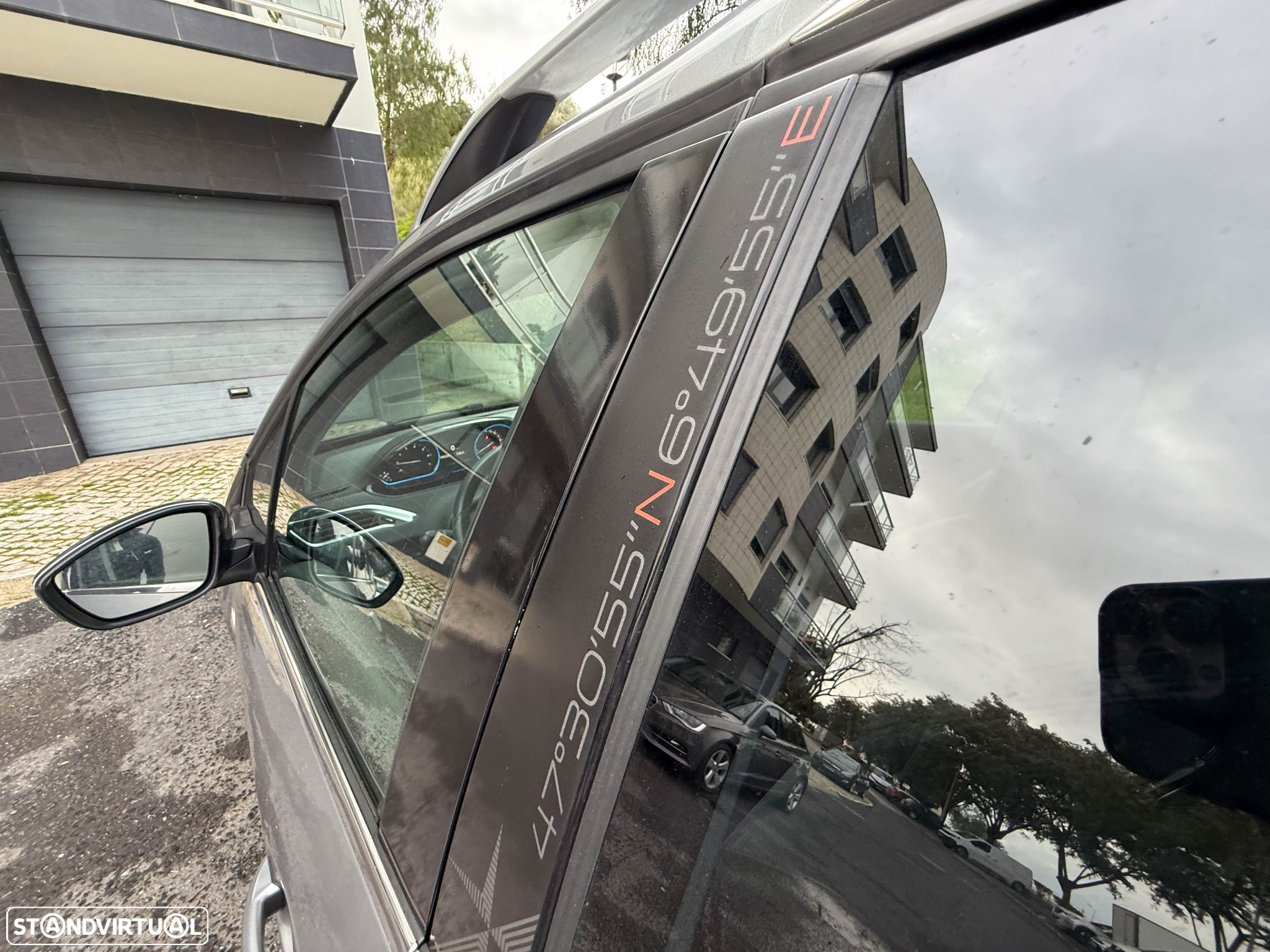 Peugeot 2008 1.2 PureTech Allure - 8