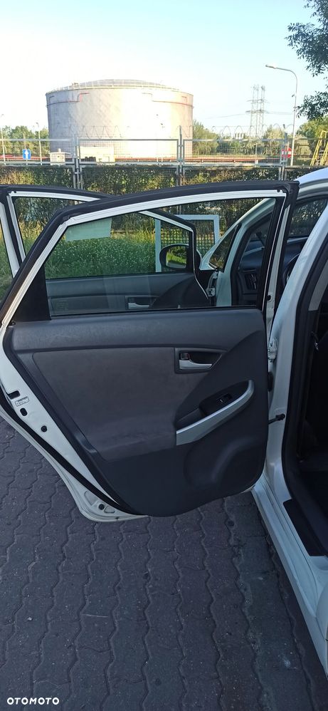Toyota Prius 1.8 HSD Luna - 29