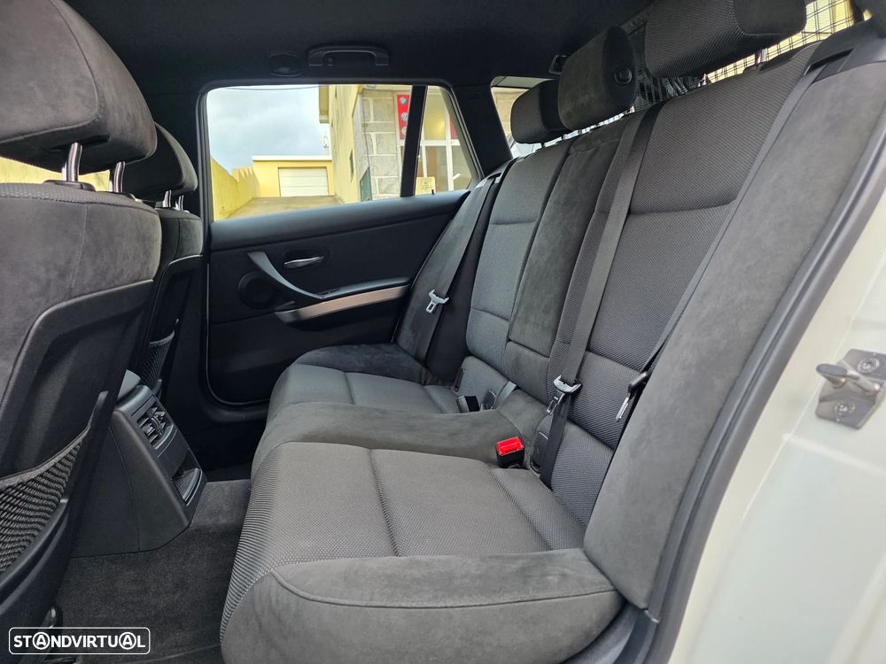 BMW 320 d Pack M - 15