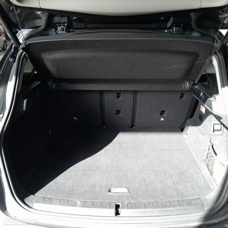 BMW 225xe Active Tourer - 8