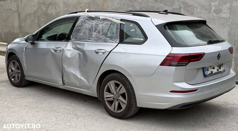 Volkswagen Golf 1.5 eTSI DSG MHEV Advanced - 3