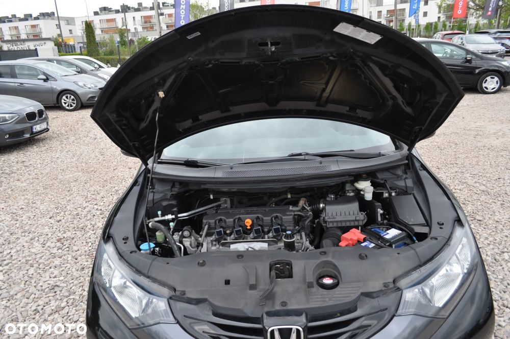 Honda Civic 1.8 i-VTEC Sport - 23
